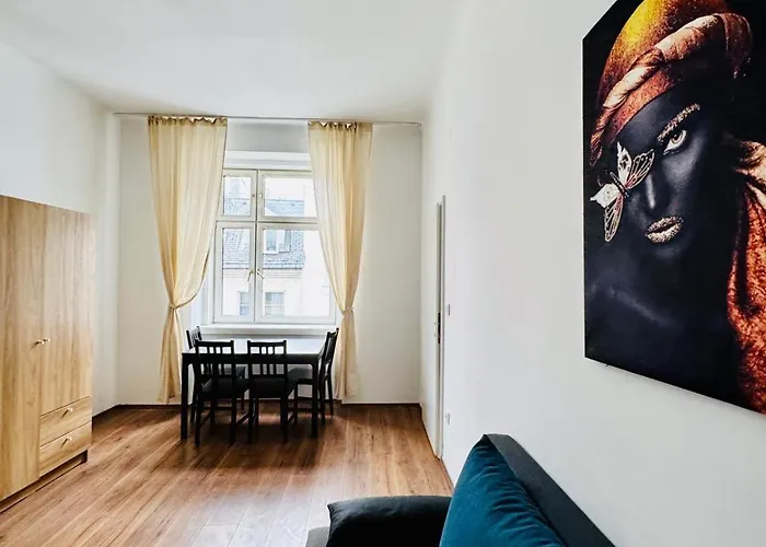Chic Retreat Near Augarten Park *