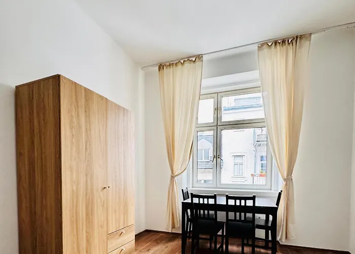 Chic Retreat Near Augarten Park דירה