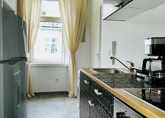 Chic Retreat Near Augarten Park דירה